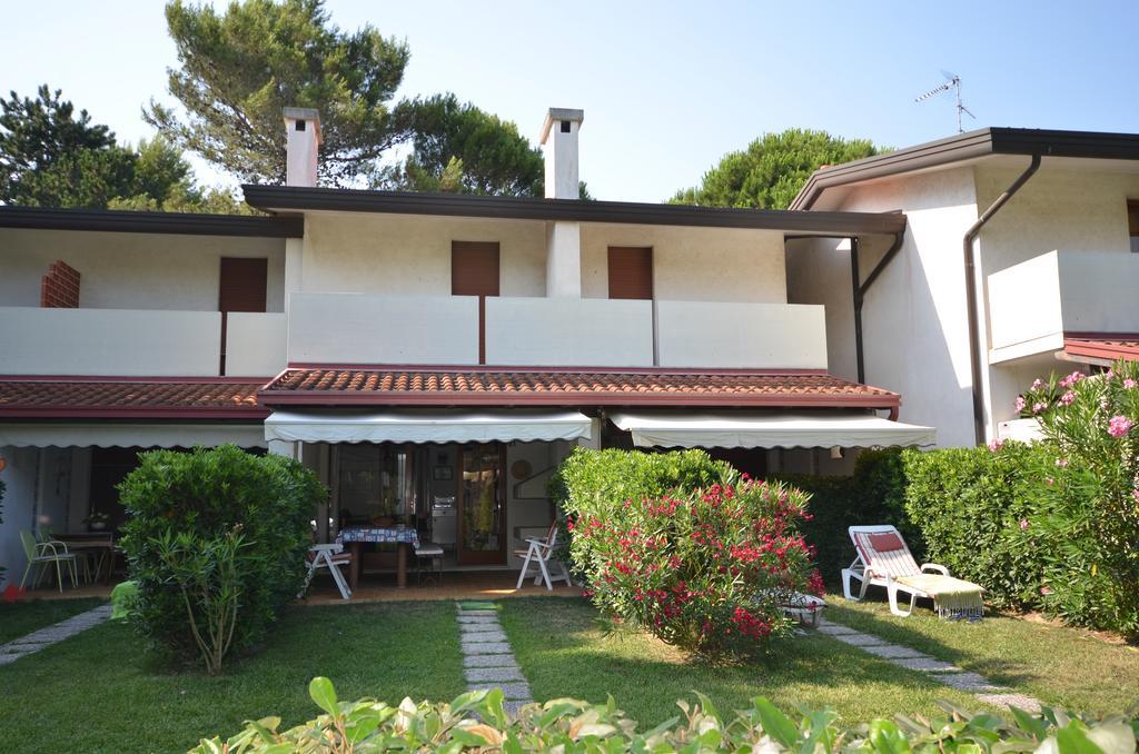 Villaggio Club Dei Pini Bibione Exterior photo